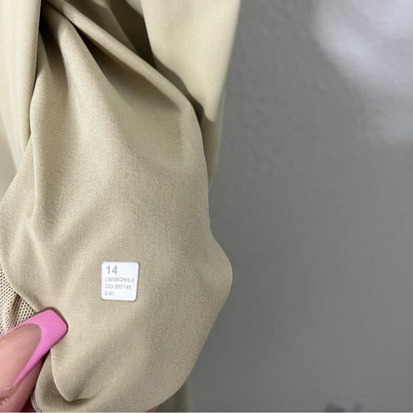 Lululemon Stretch High Rise Crop 23" Trench Tan Pants Womens Size 14 - Picture 5 of 7
